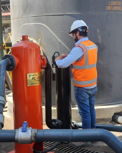 titano purifisa II con trabajador